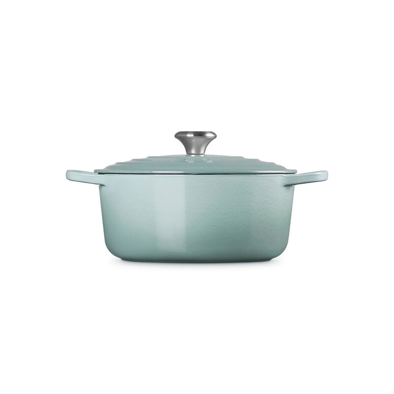Le Creuset Signature Cast Iron Round Casserole 26cm image number 40